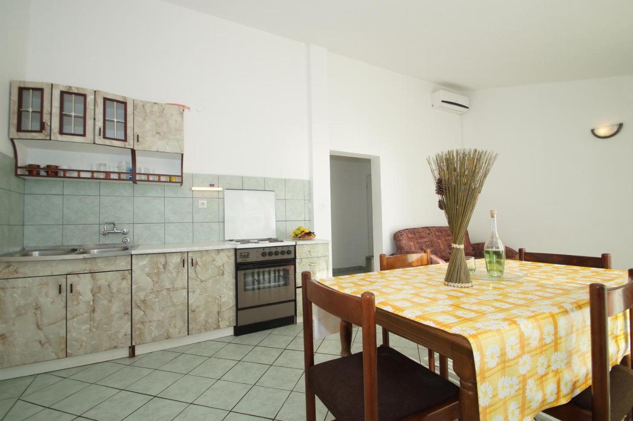 Apartments By The Sea Zavalatica, Korcula - 247 외부 사진
